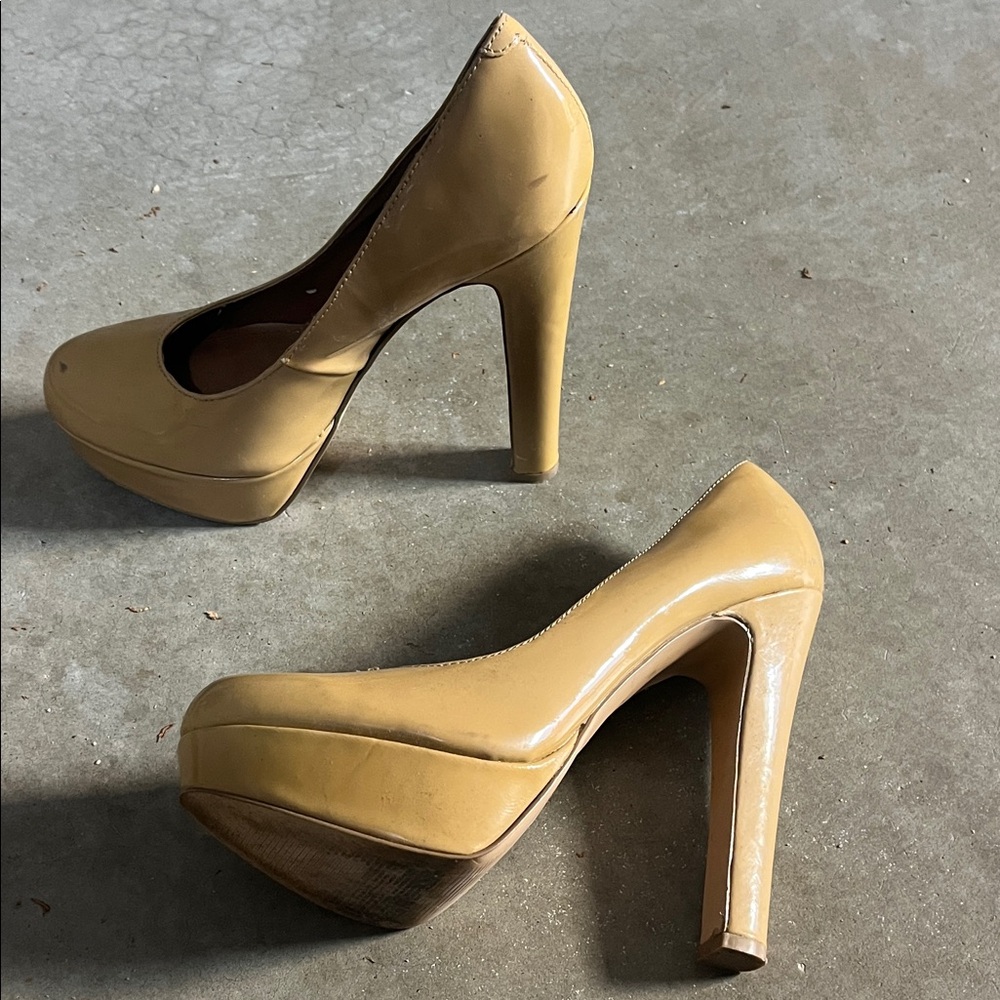 Steve Madden nude pumps